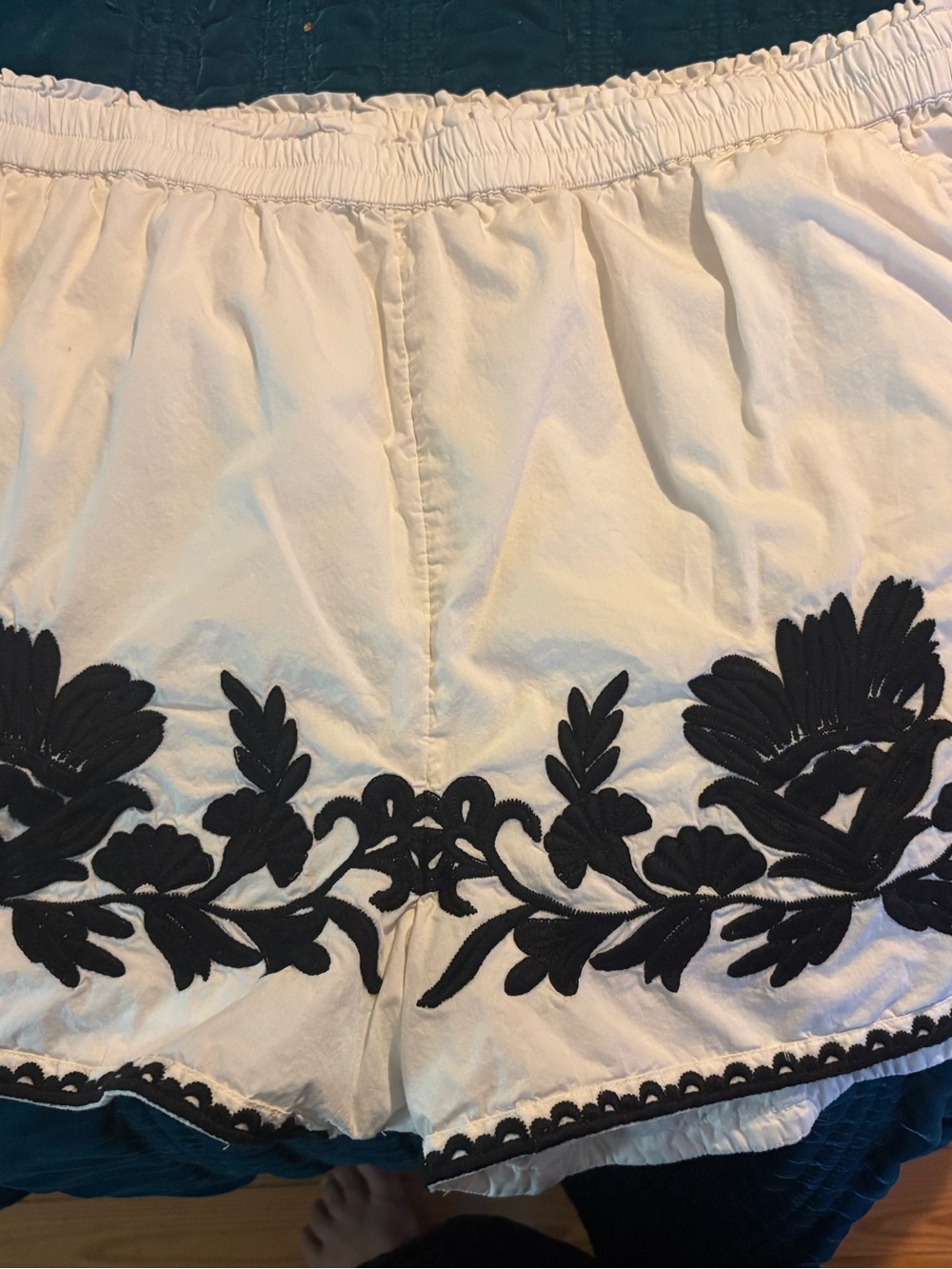 CeCe White Elastic Waist shorts
